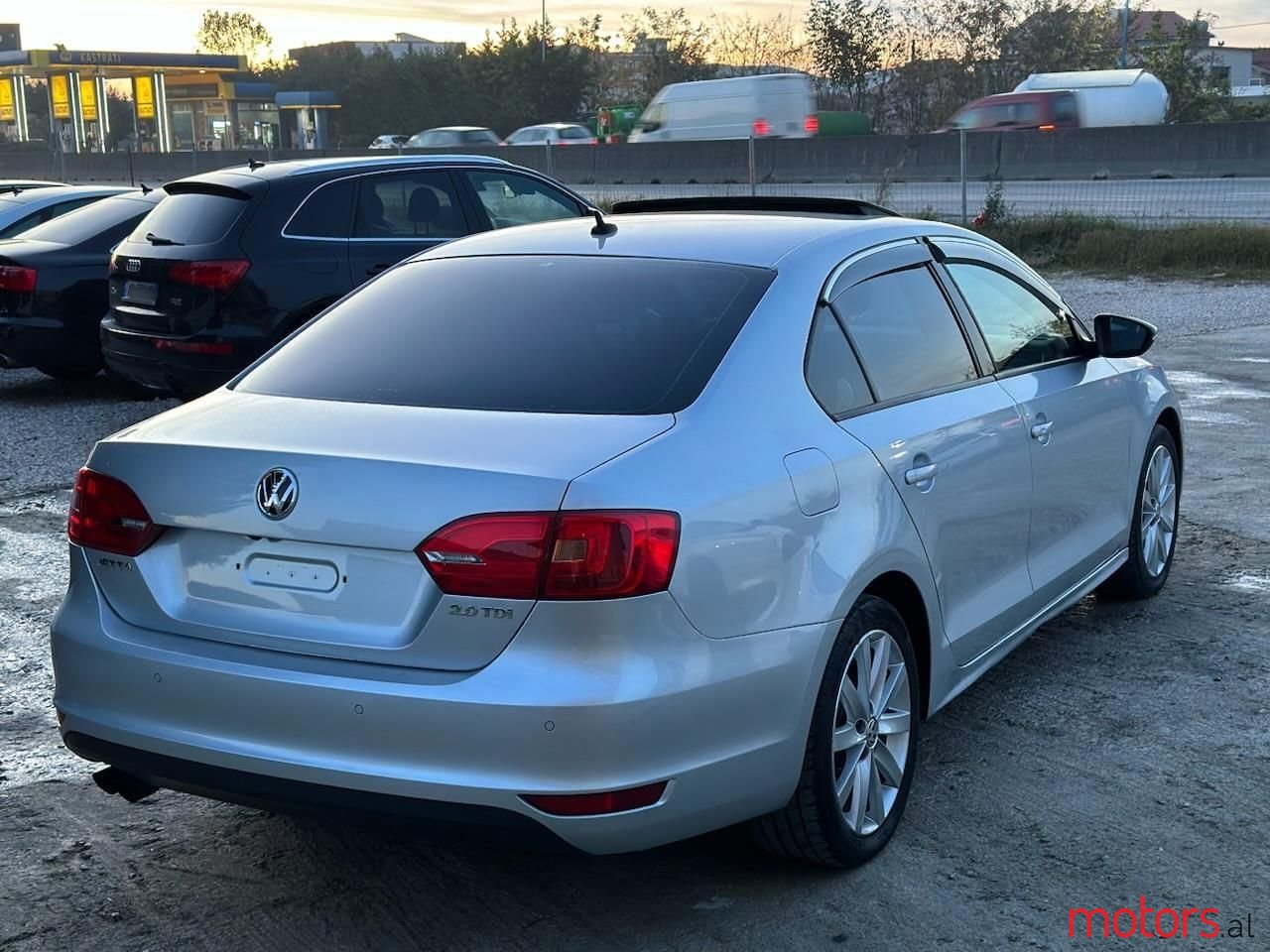 2012' Volkswagen Jetta photo #2