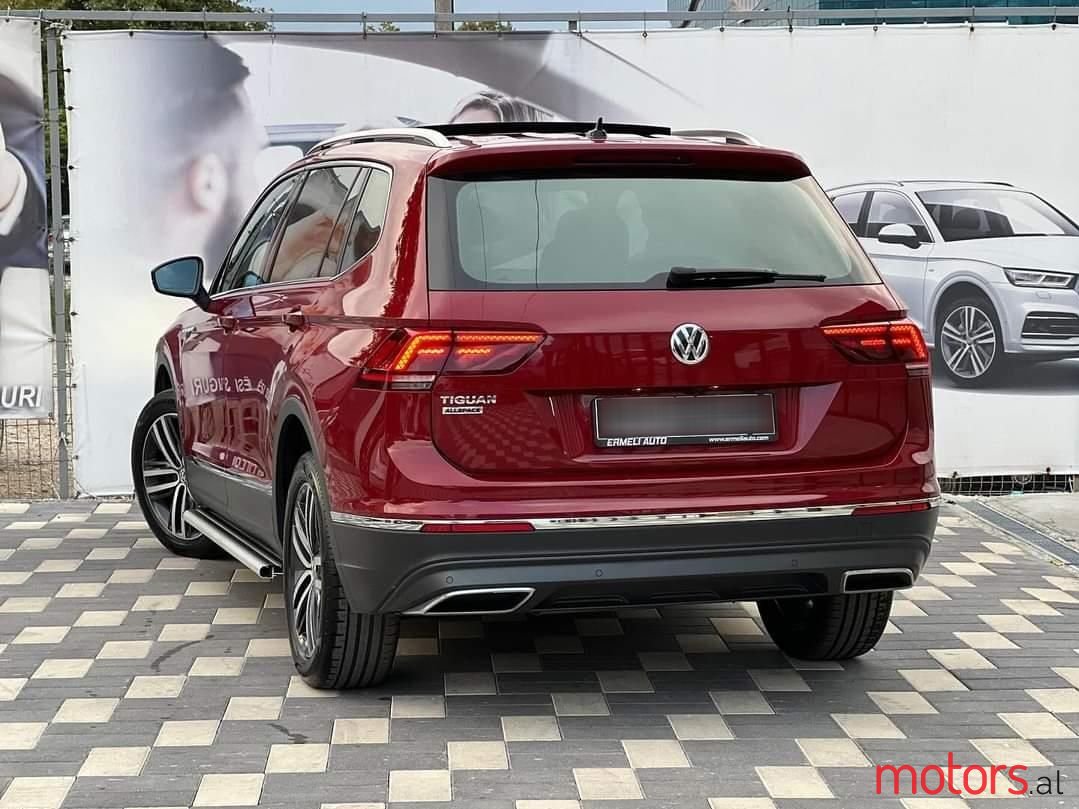 2018' Volkswagen Tiguan photo #4