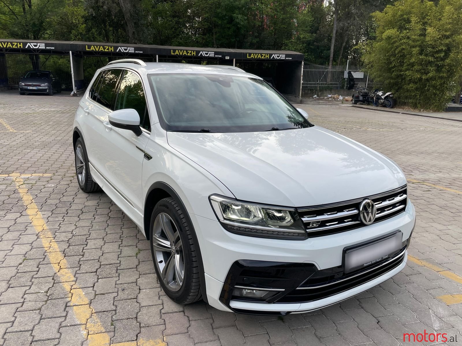 2019' Volkswagen Tiguan photo #3