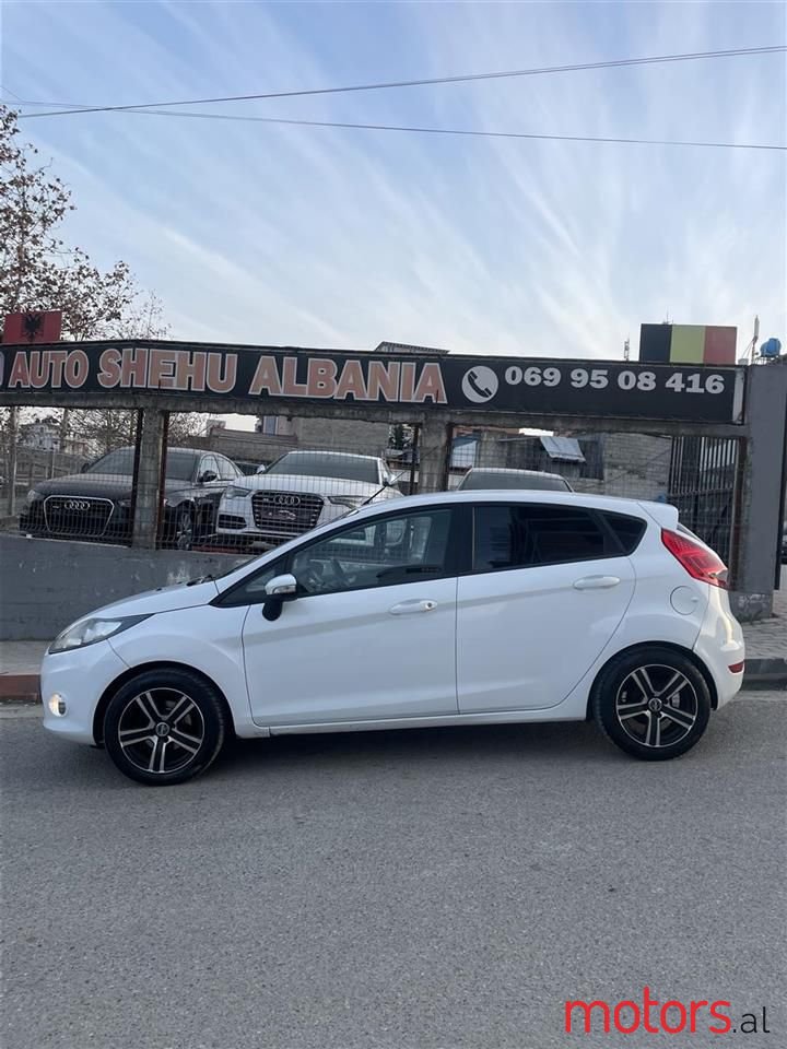 2013' Ford Fiesta photo #4