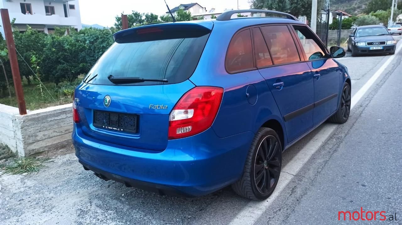 2011' Skoda Fabia photo #6