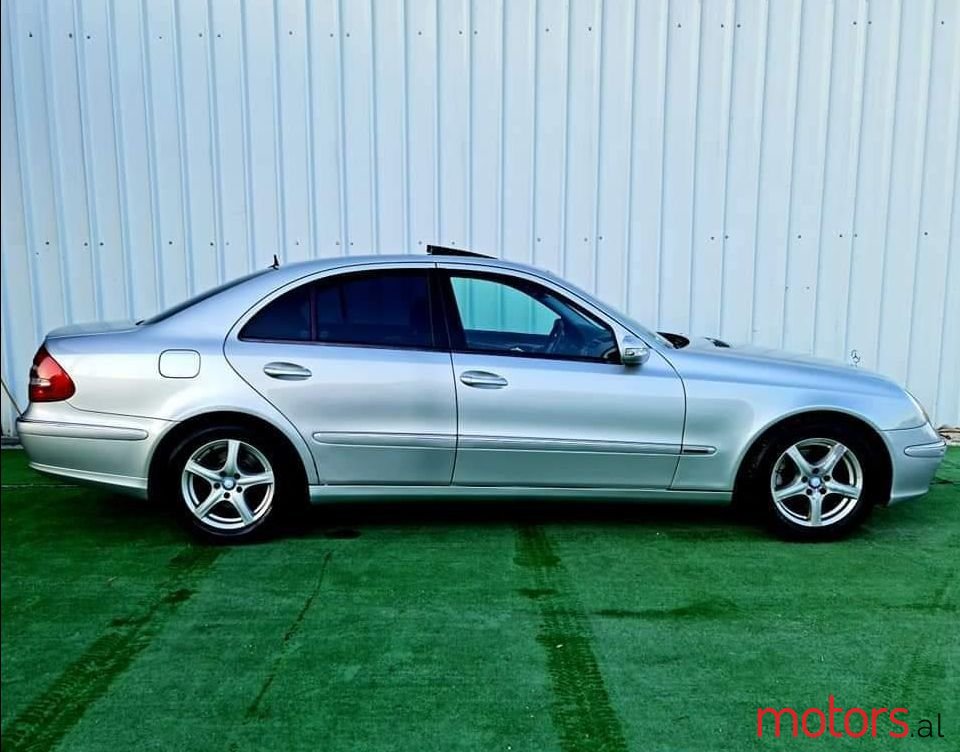 2004' Mercedes-Benz E 220 photo #1
