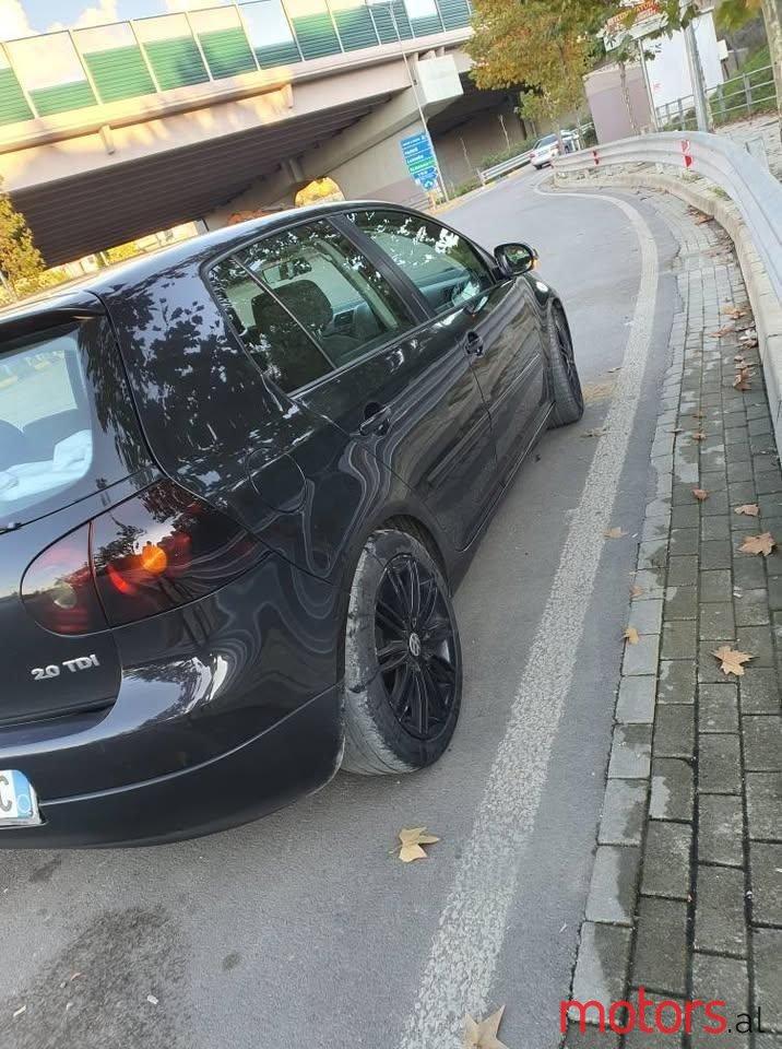 2004' Volkswagen Golf photo #4