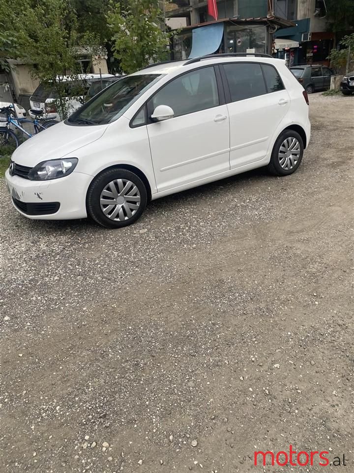 2010' Volkswagen Golf Plus photo #6