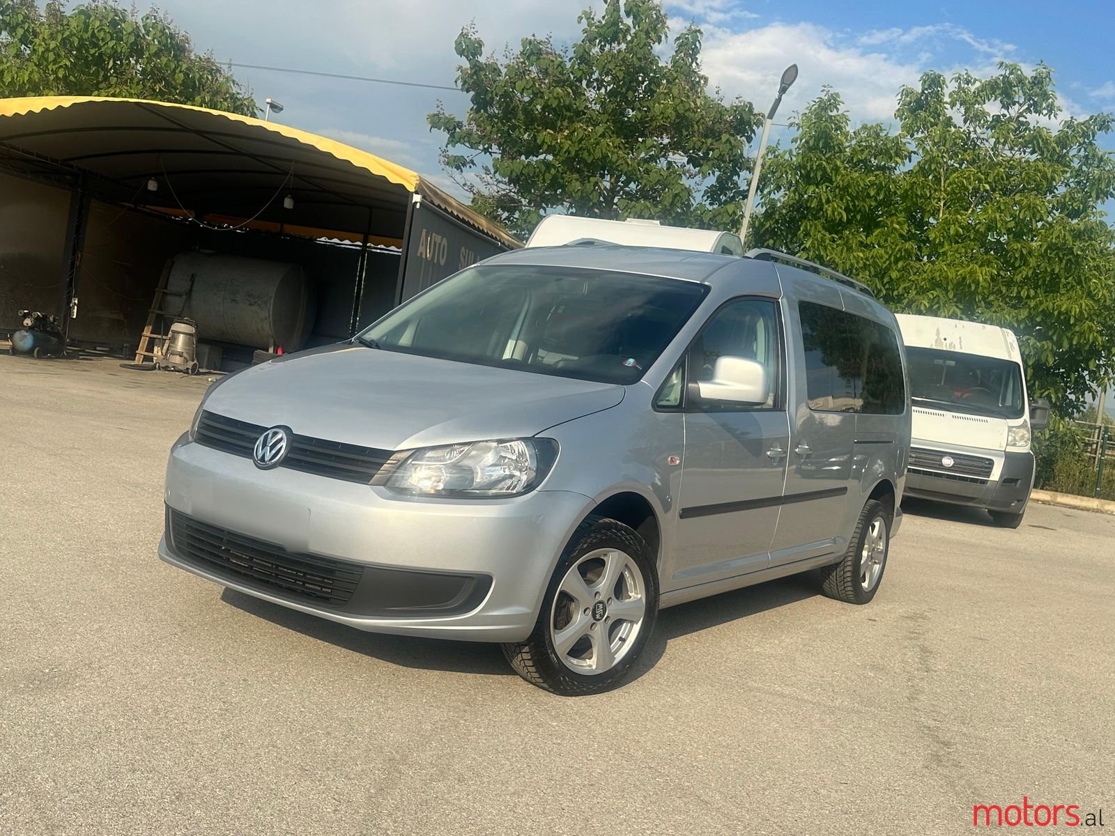 2011' Volkswagen Caddy photo #2