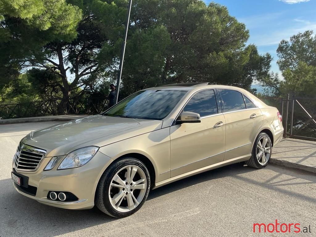 2011' Mercedes-Benz E 350 photo #1