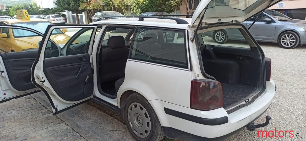 2005' Volkswagen Passat photo #5