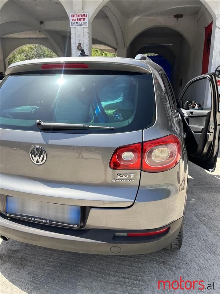 2010' Volkswagen Tiguan photo #4