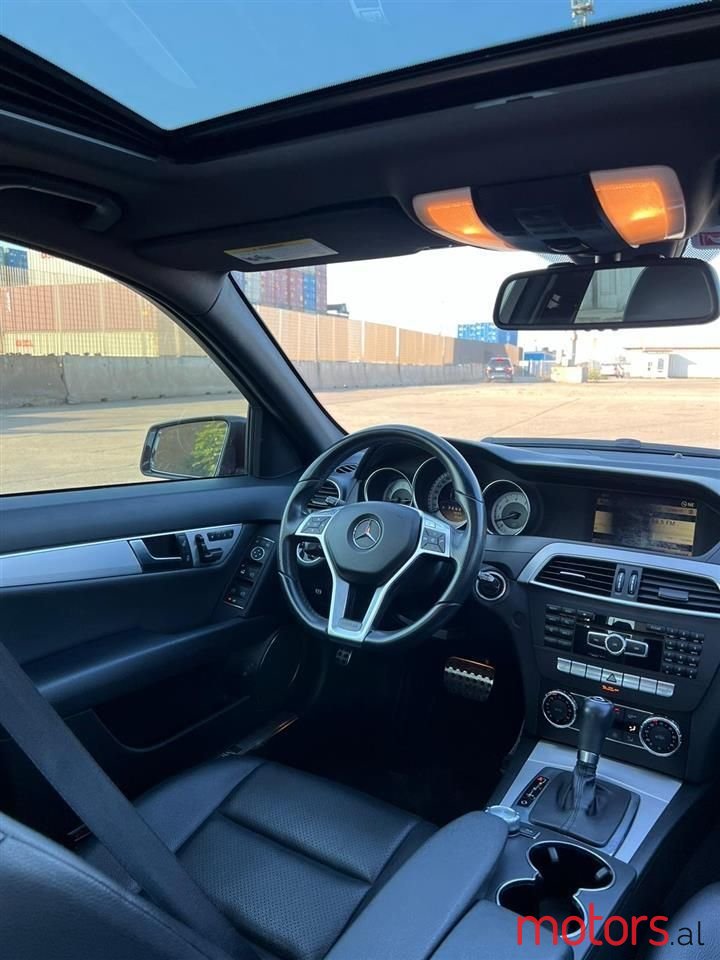 2012' Mercedes-Benz 300 photo #6