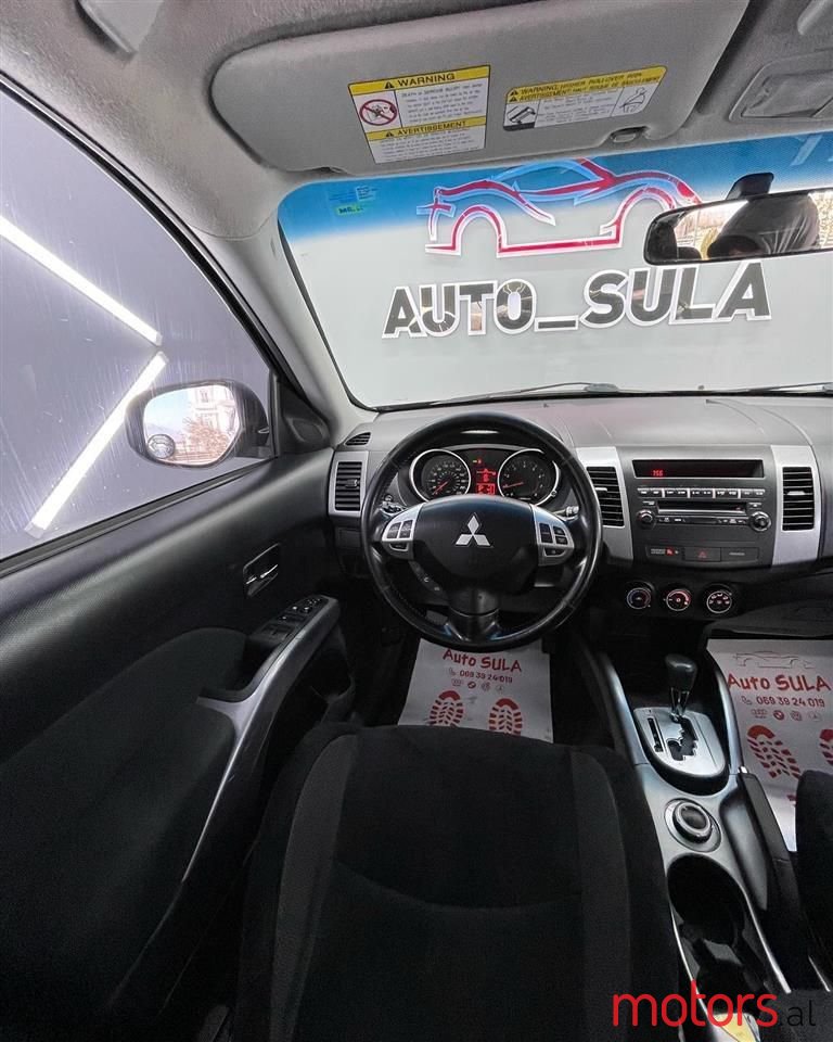 2011' Mitsubishi Outlander photo #4