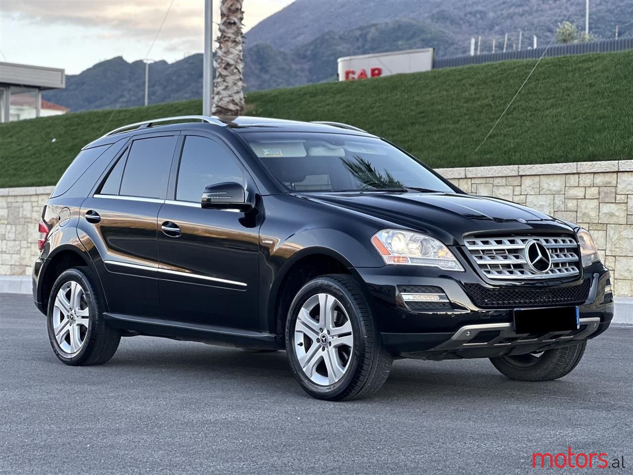 2011' Mercedes-Benz 350 photo #1