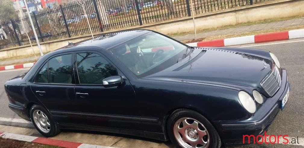 2001' Mercedes-Benz E 220 photo #2