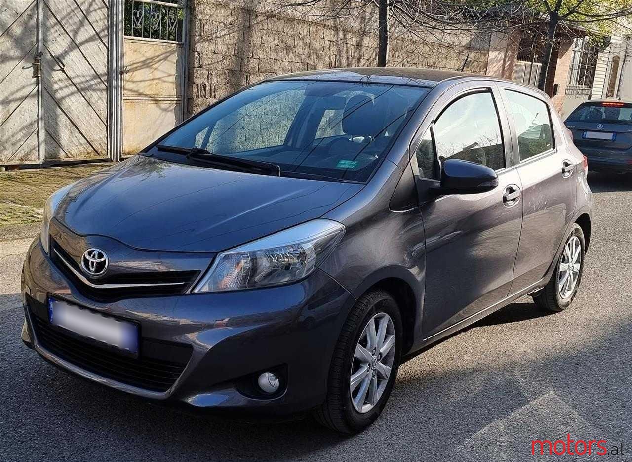 2011' Toyota Yaris photo #2