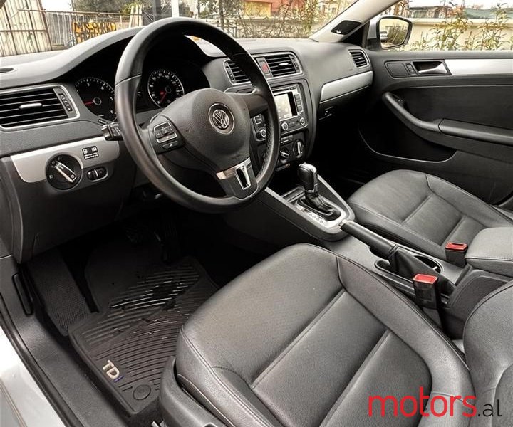 2012' Volkswagen Jetta photo #4