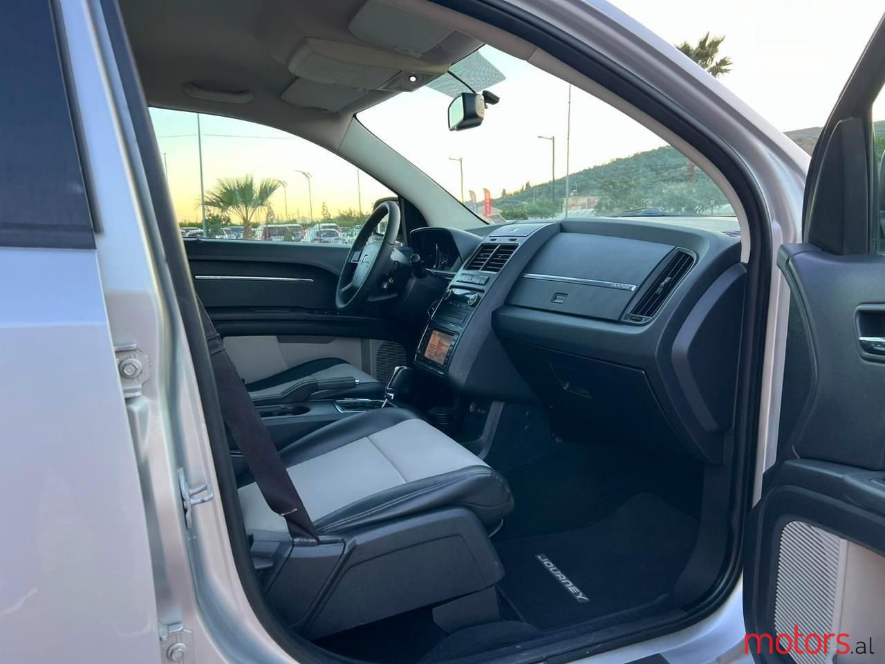 2010' Dodge Journey photo #5