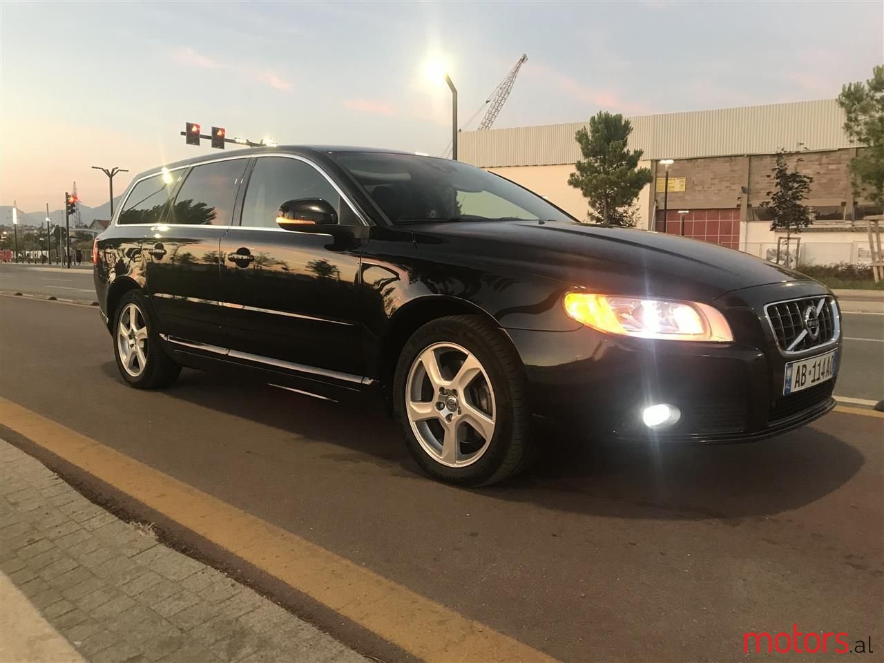 2012' Volvo V70 photo #1