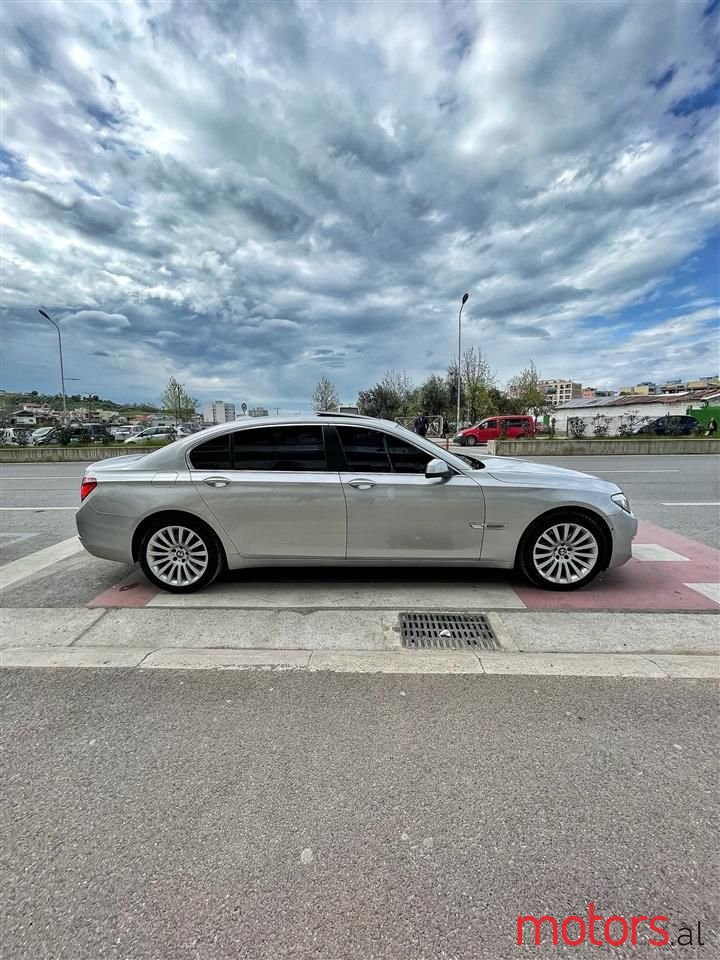 2010' BMW 740 photo #5