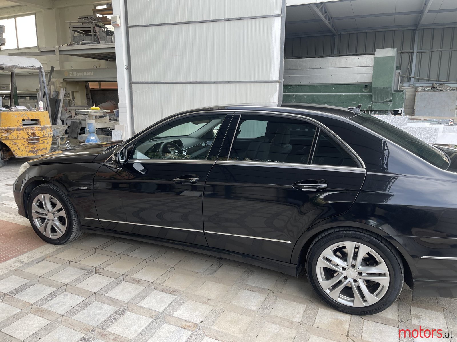 2009' Mercedes-Benz E 350 4-Matic photo #3