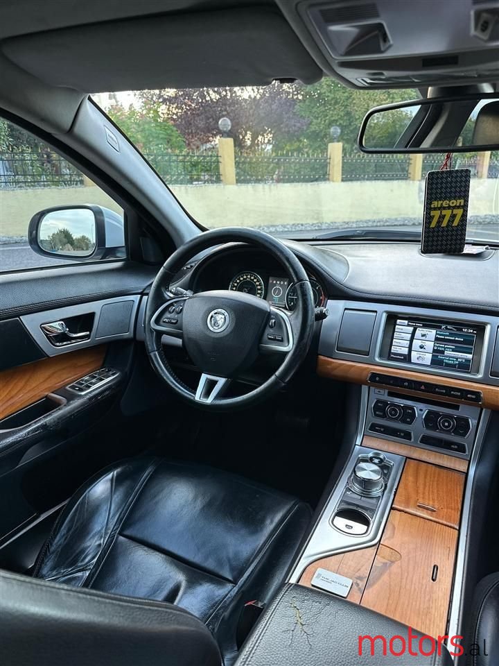 2012' Jaguar XF photo #5