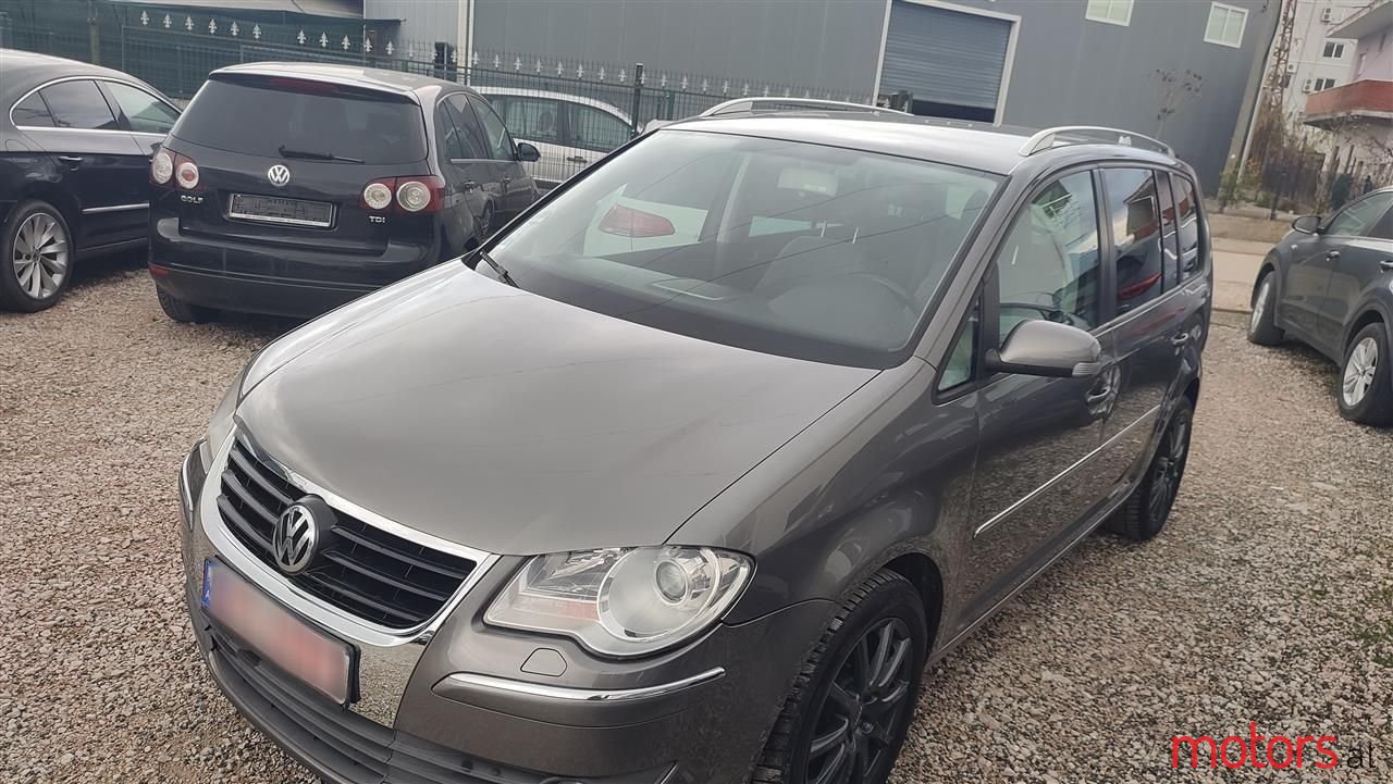 2007' Volkswagen Touran photo #4