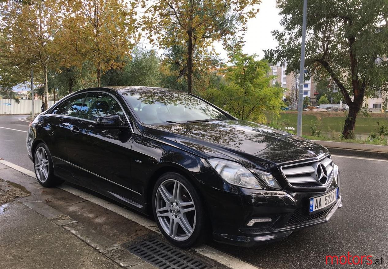 2012' Mercedes-Benz E 250 photo #1