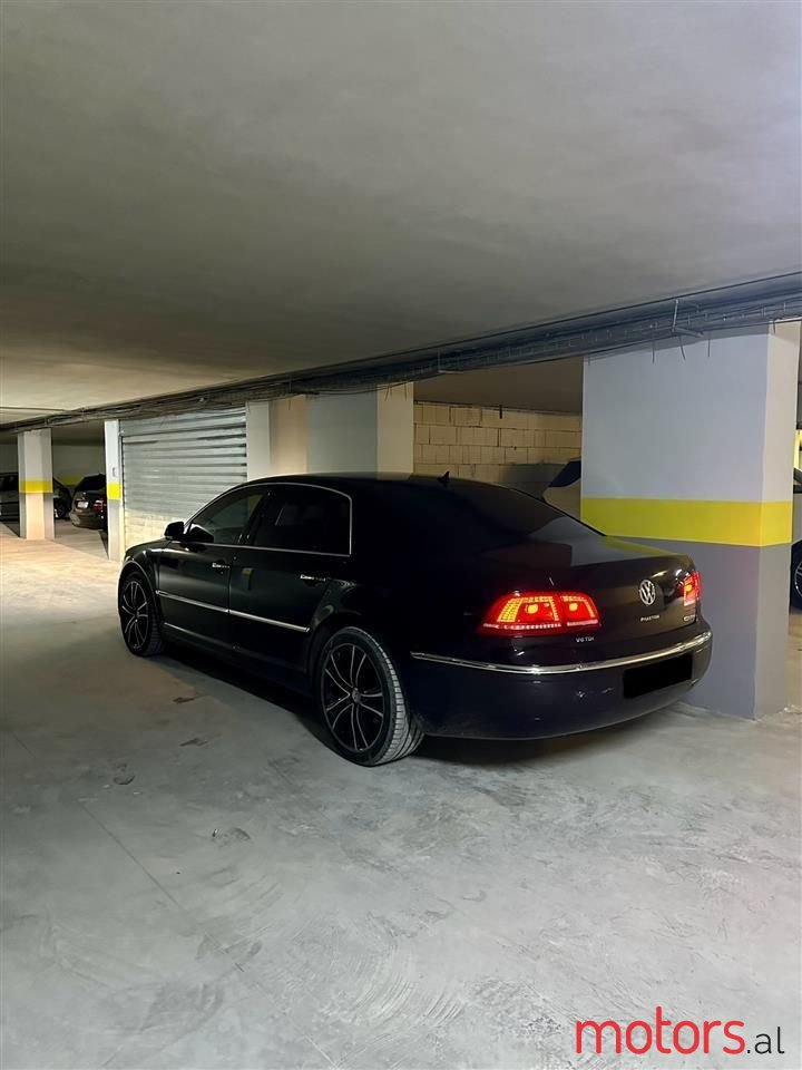 2012' Volkswagen Phaeton photo #2