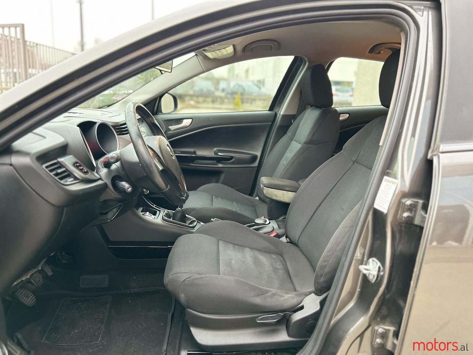 2013' Alfa Romeo Giulietta photo #7