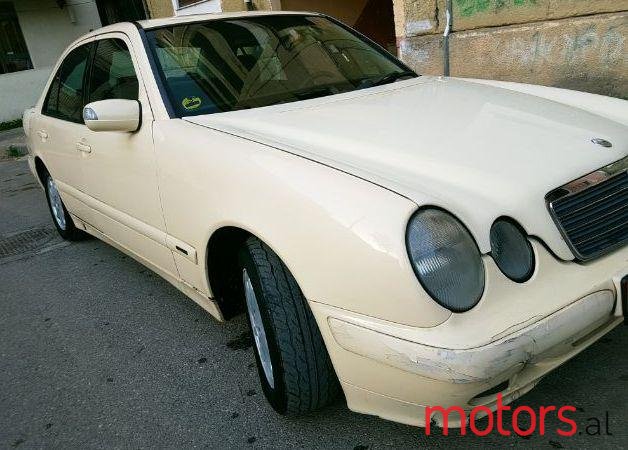 2002' Mercedes-Benz E-Class photo #1