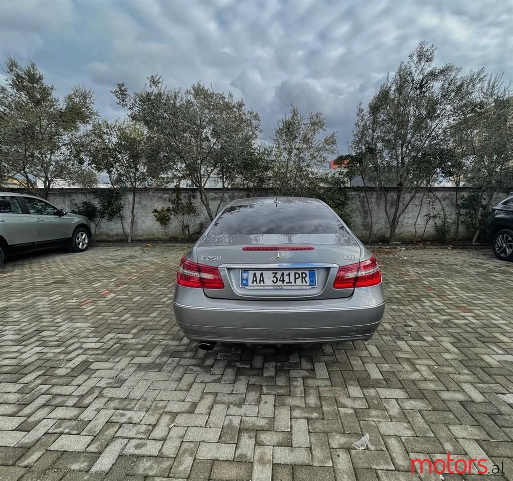 2009' Mercedes-Benz E 250 photo #5