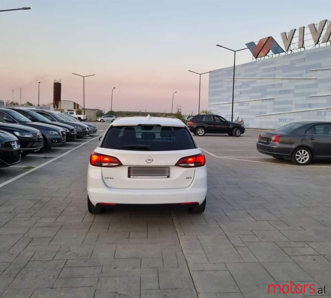 2017' Opel Astra photo #2