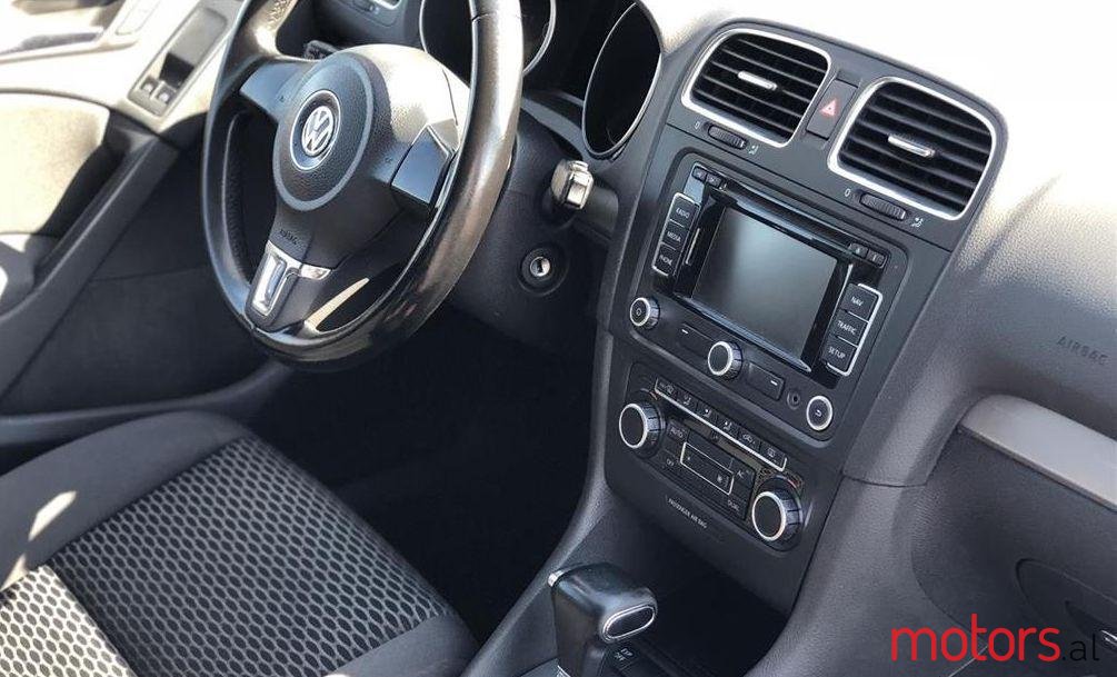 2010' Volkswagen Golf photo #1