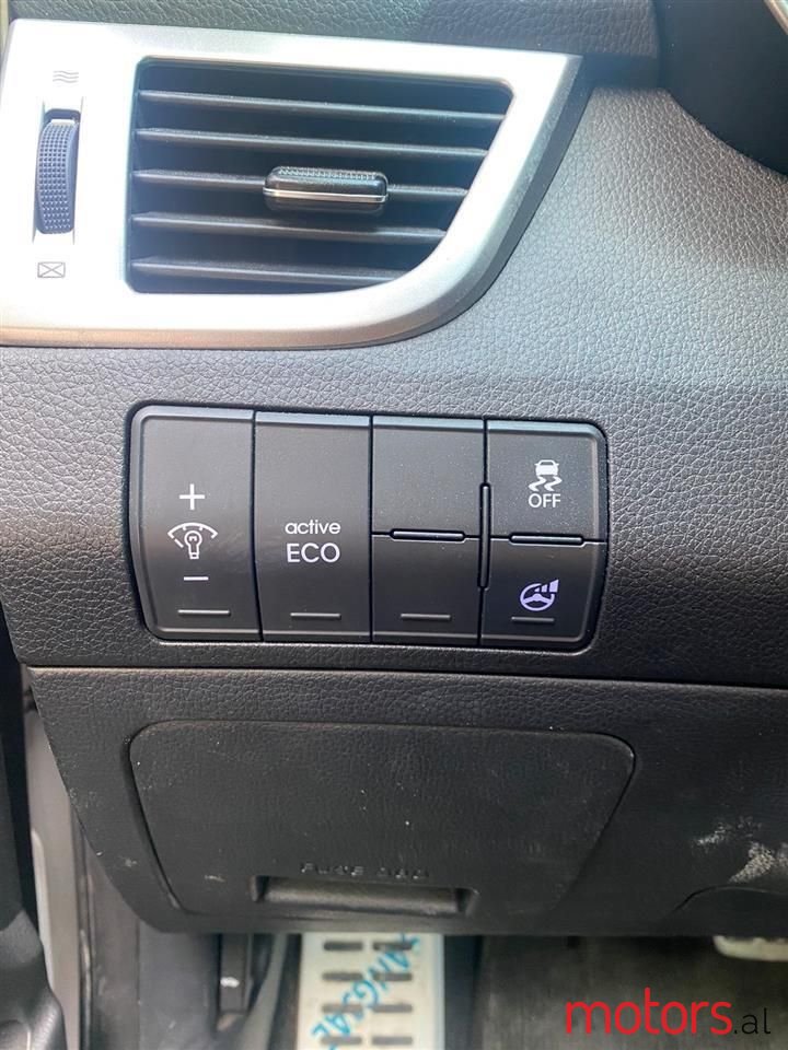 2012' Hyundai i30 photo #5