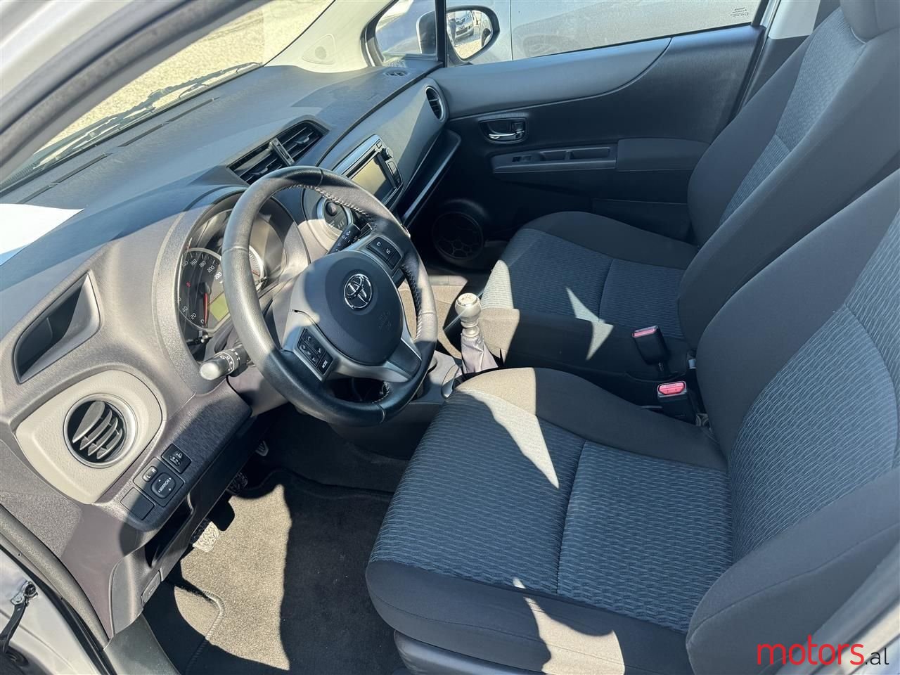 2013' Toyota Yaris photo #2