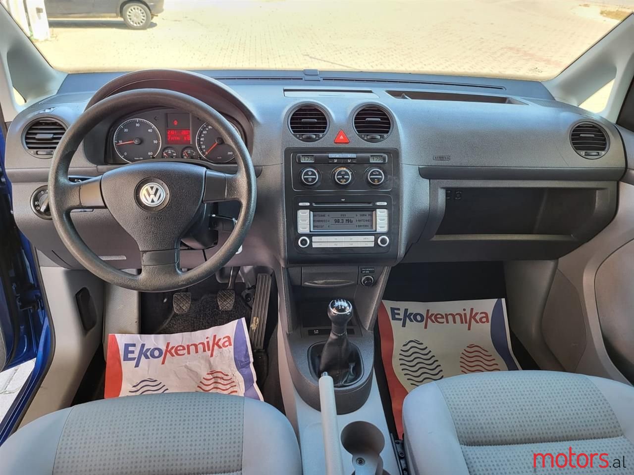 2009' Volkswagen Caddy photo #3