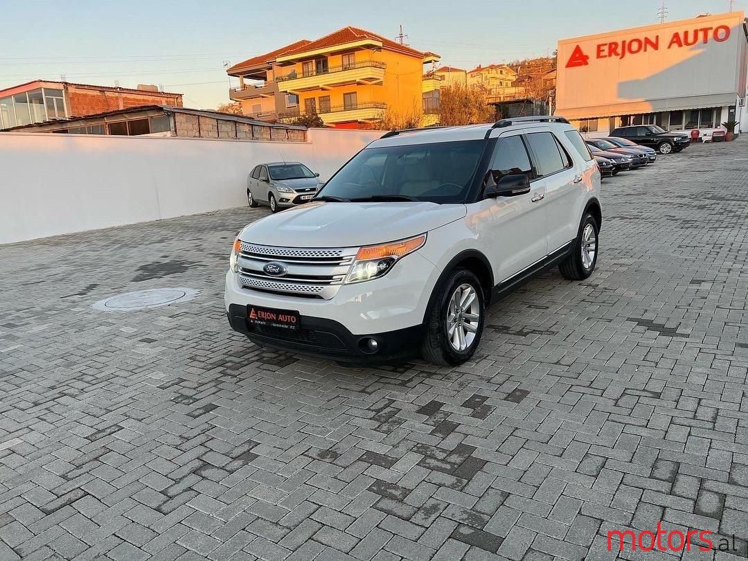 2011' Ford Explorer photo #1