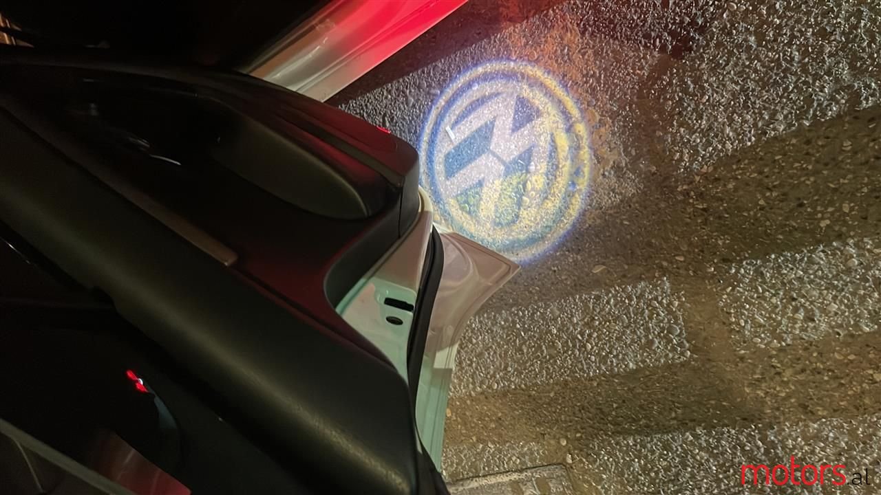 2010' Volkswagen Passat photo #3