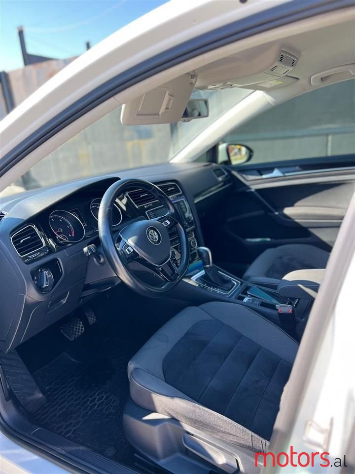 2016' Volkswagen Golf photo #5