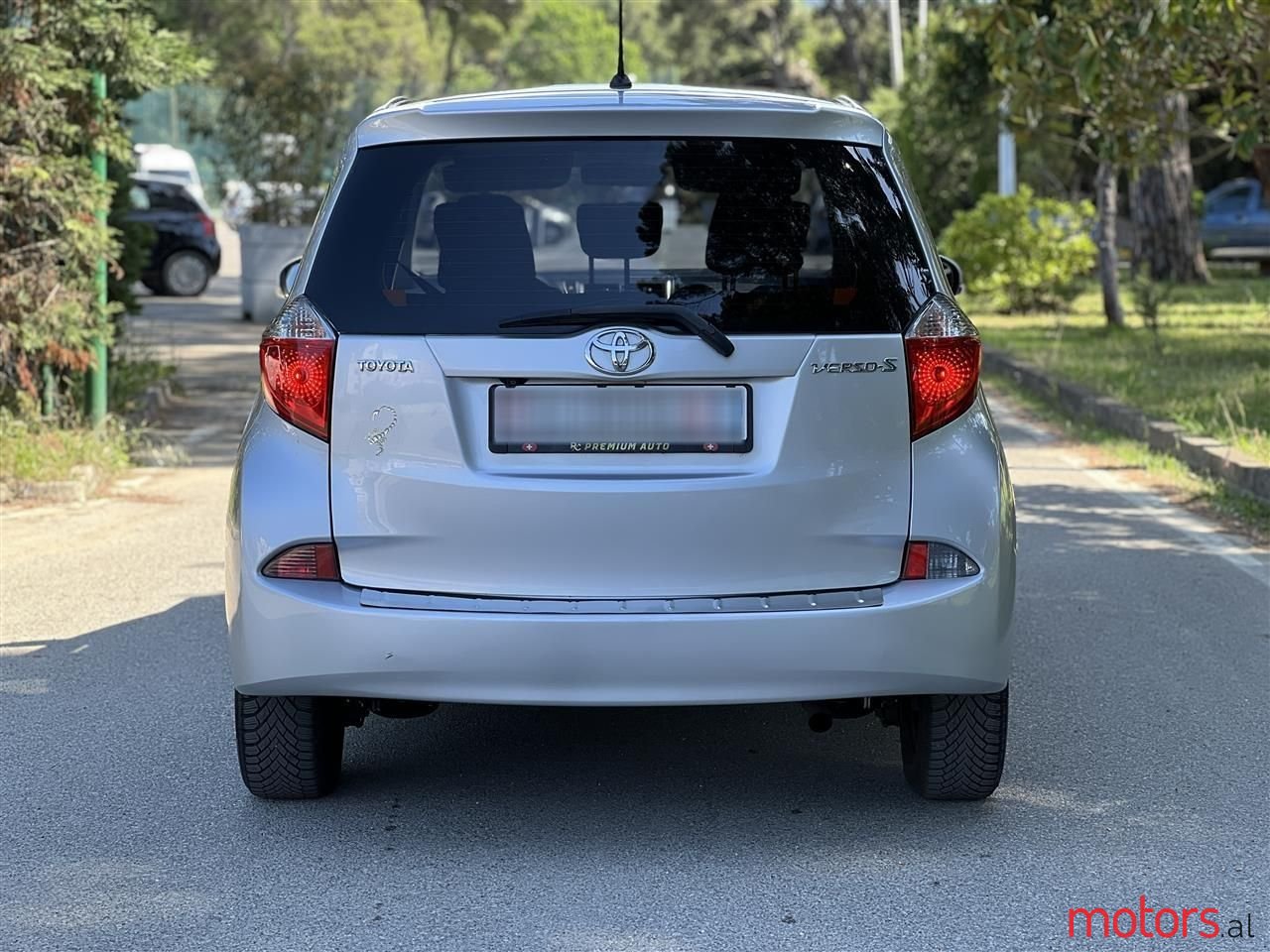 2011' Toyota Verso-S photo #5