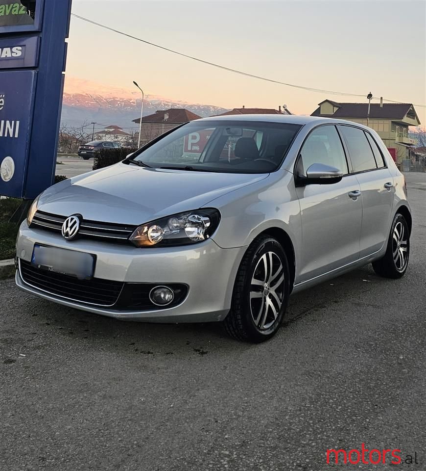 2011' Volkswagen Golf photo #1