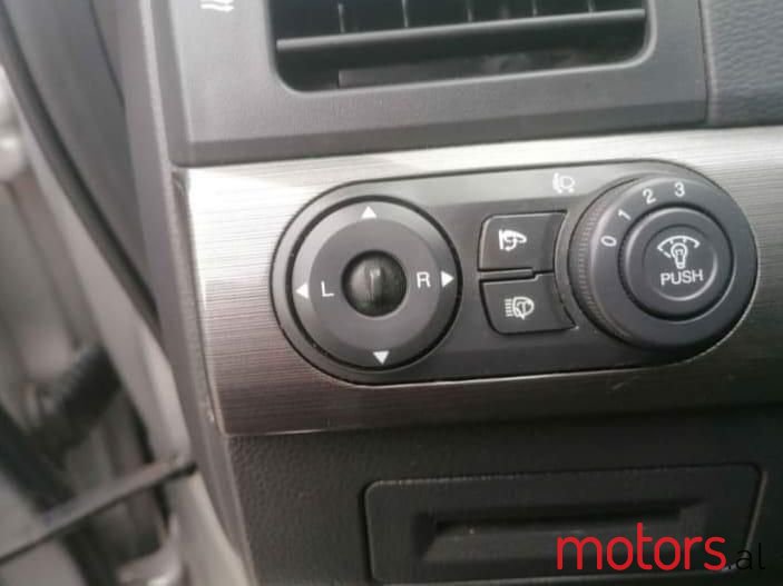 2008' Chevrolet Captiva photo #4