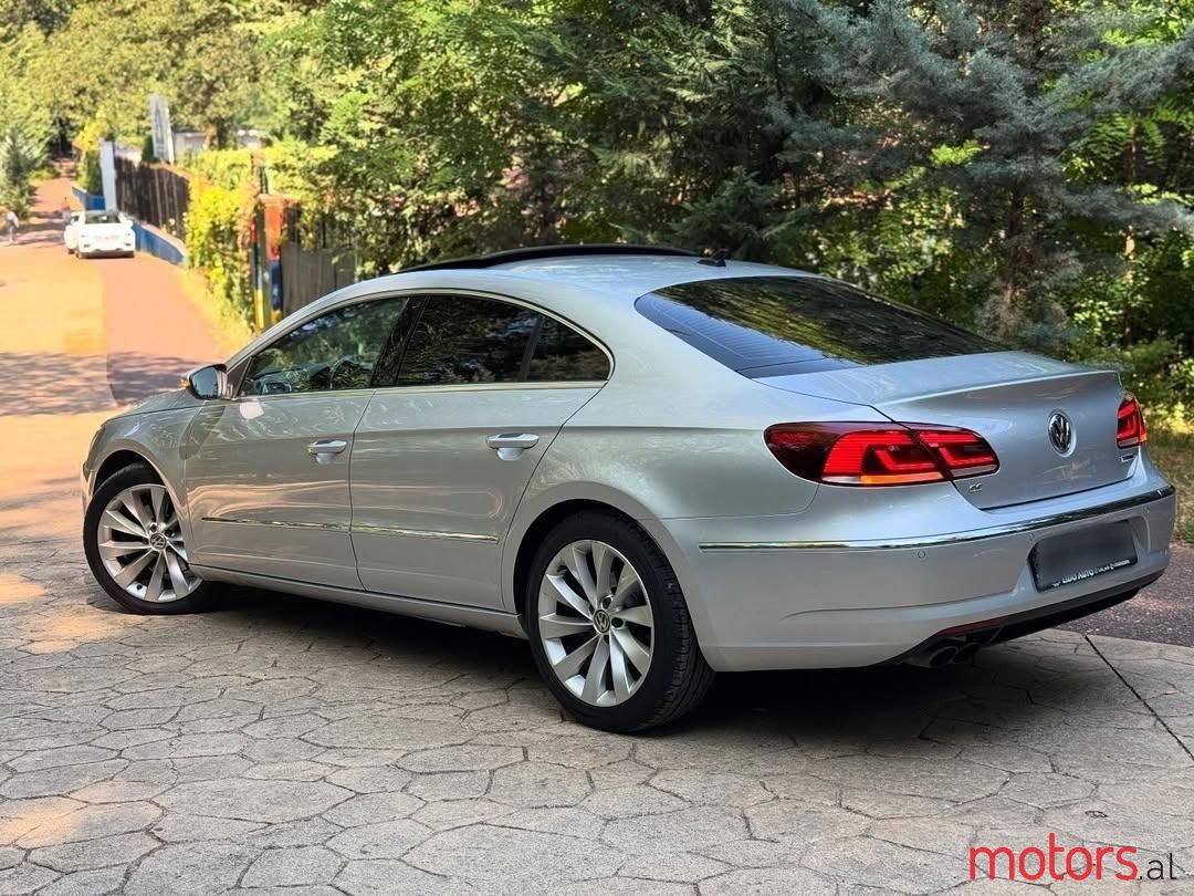 2015' Volkswagen Passat photo #2