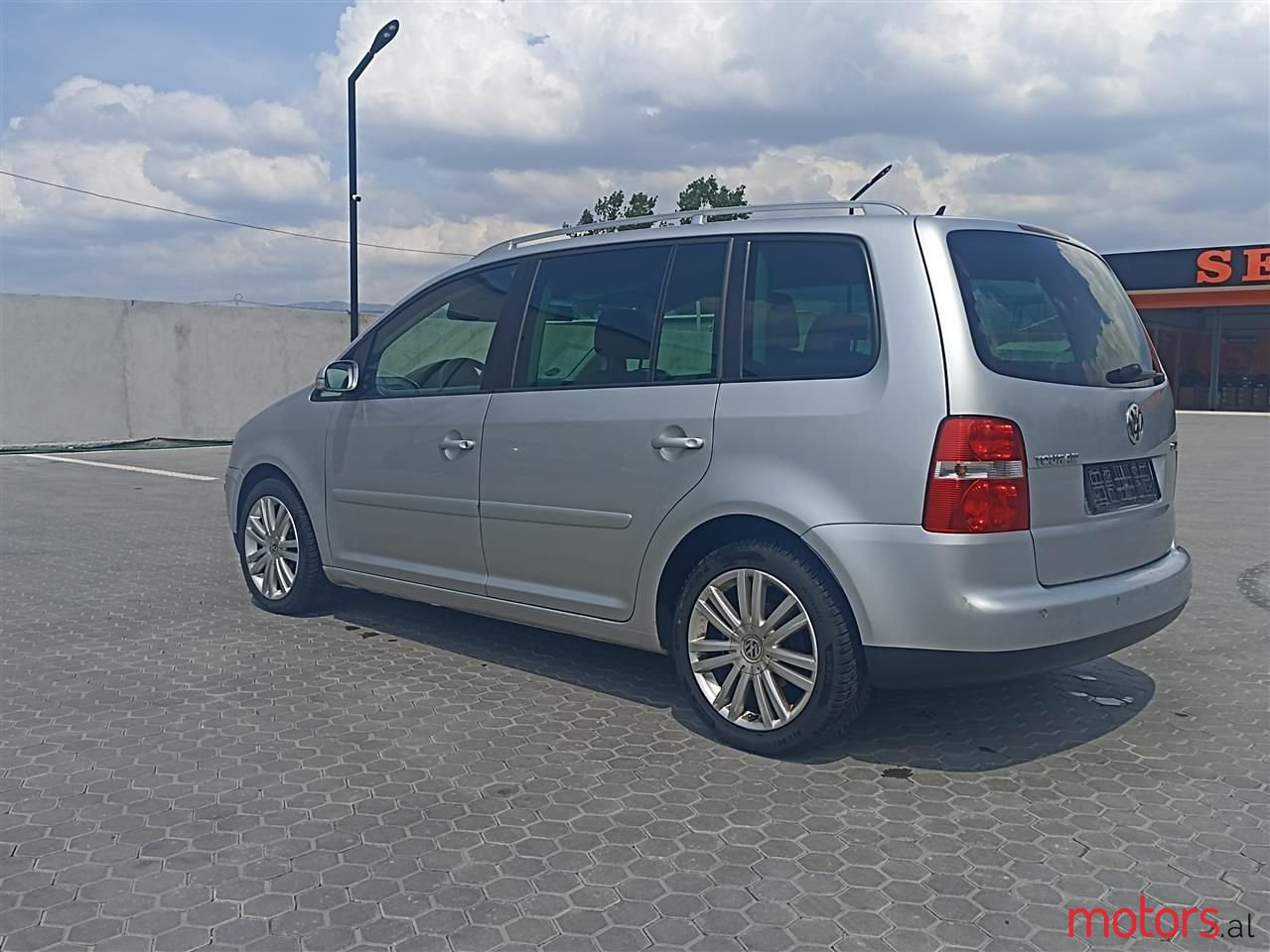 2005' Volkswagen Touran photo #3