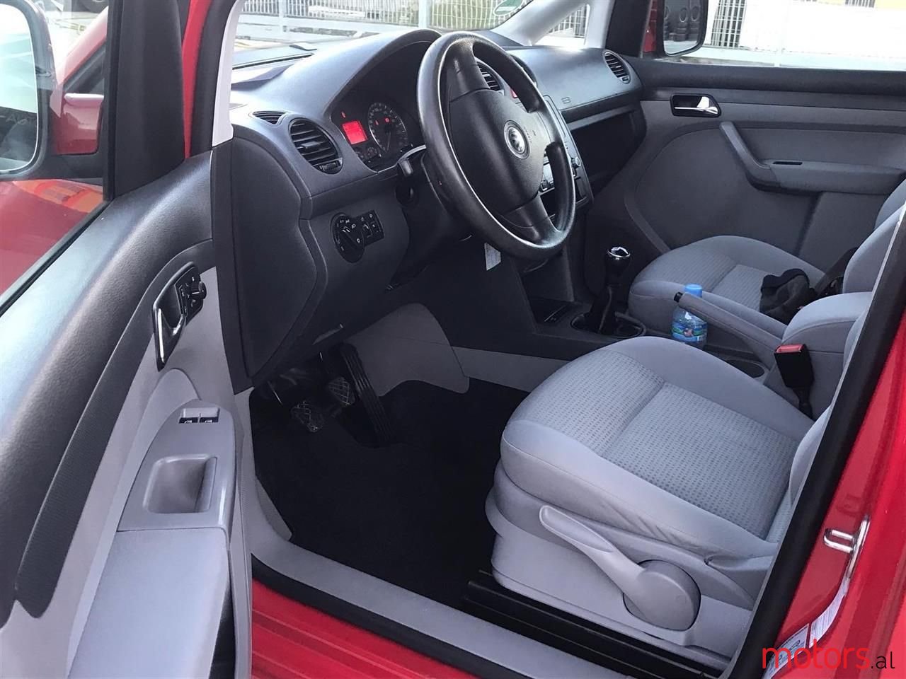 2009' Volkswagen Caddy photo #2