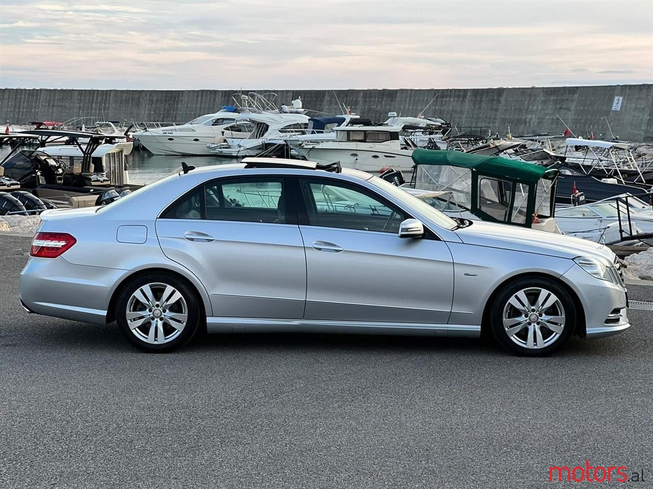 2011' Mercedes-Benz E 350 photo #2