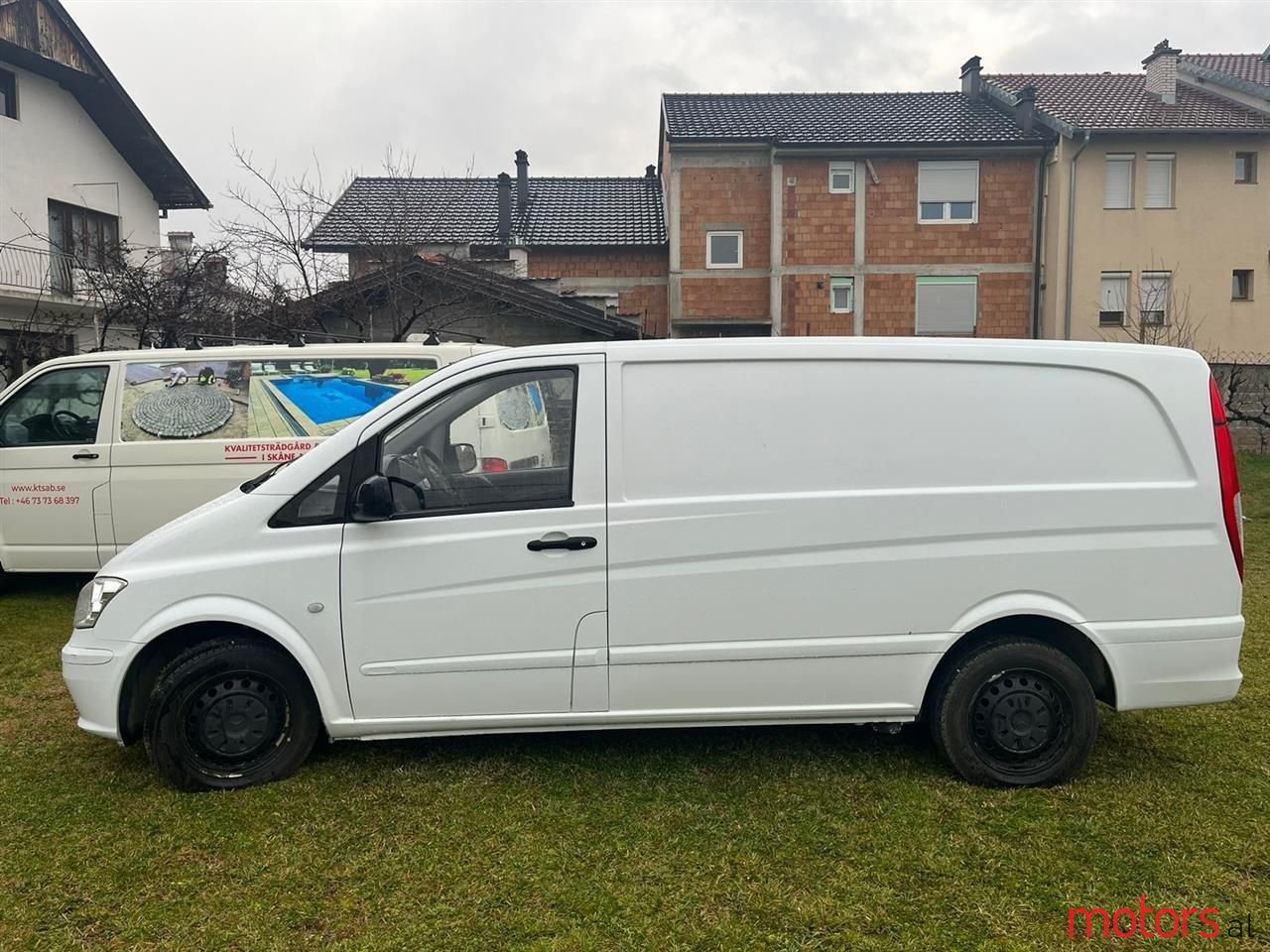 2011' Mercedes-Benz V 220 photo #3