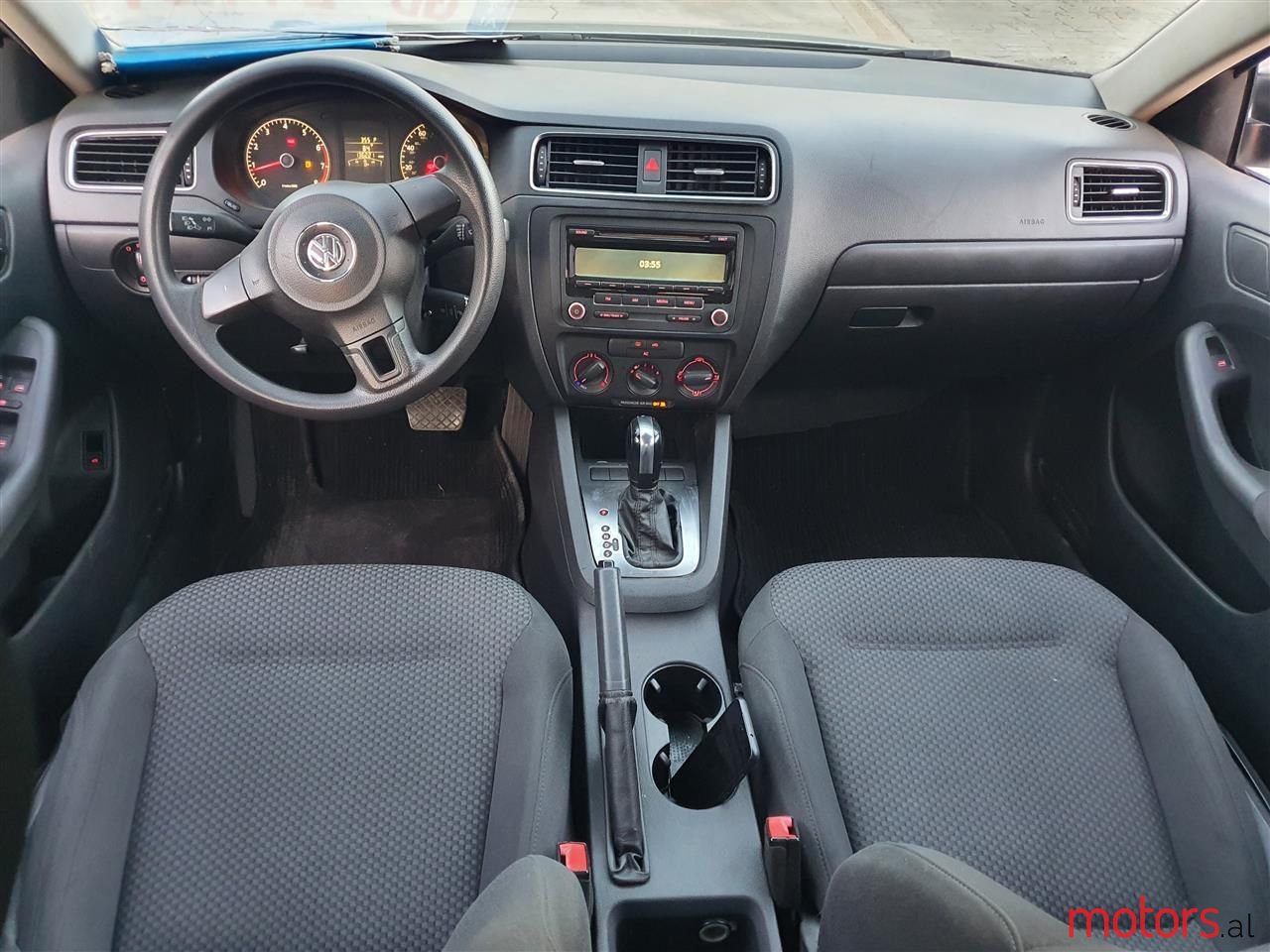 2012' Volkswagen Jetta photo #3