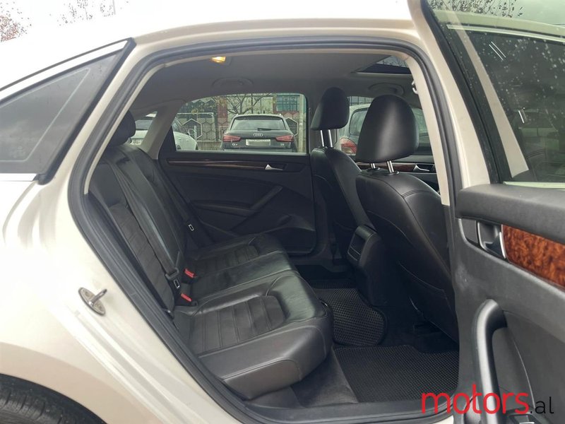 2012' Volkswagen Passat photo #4