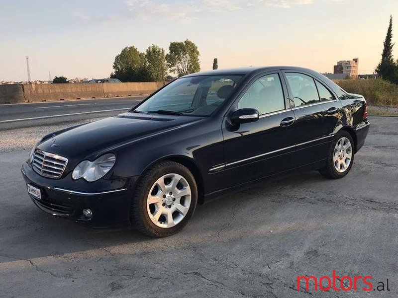 2005' Mercedes-Benz C 220 photo #2