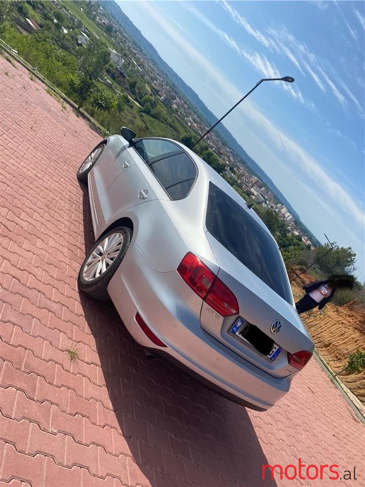 2012' Volkswagen Jetta photo #4