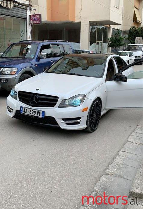 2012' Mercedes-Benz C 250 photo #1